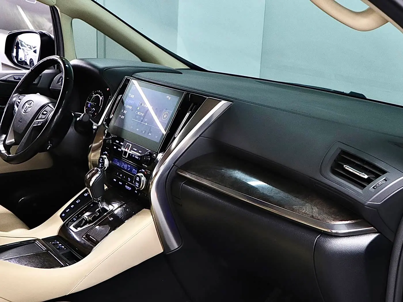 Toyota Vellfire 2021 — Photo 15/20