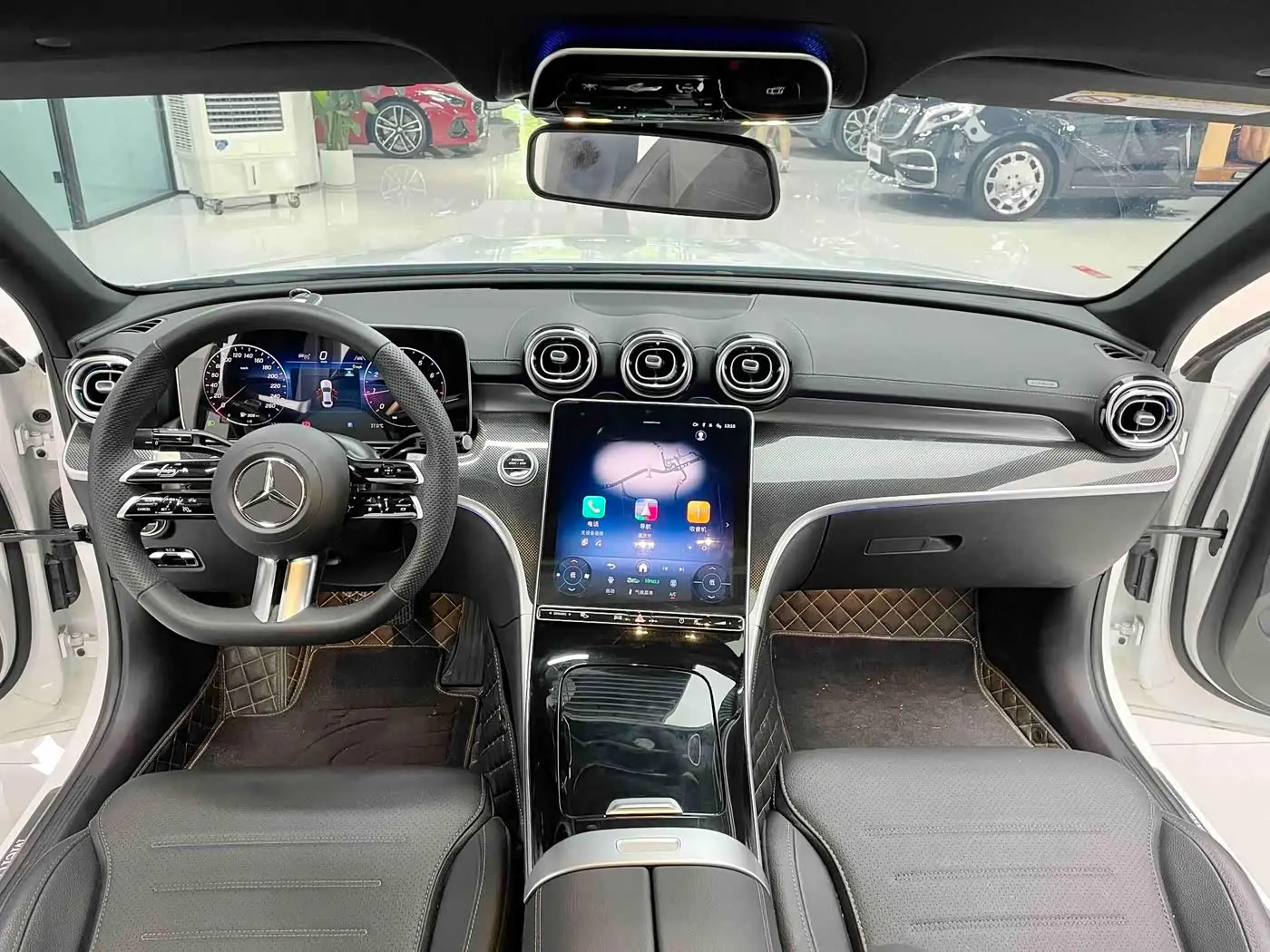 Mercedes-Benz C-Class 2024 — Фото 4/17