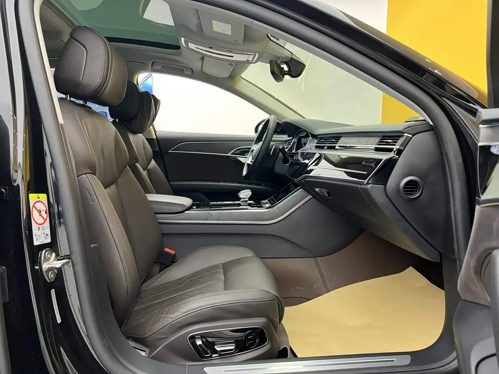 Audi A8 2024 — Photo 11/20