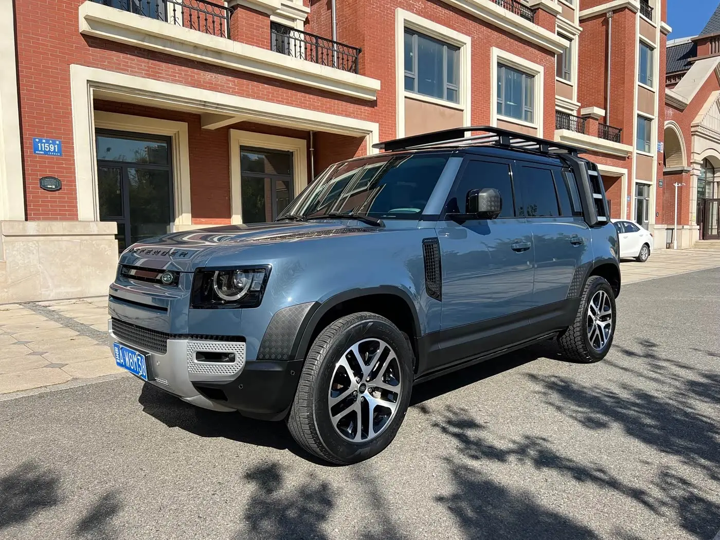 Land Rover Defender 2021 — Photo 15/16