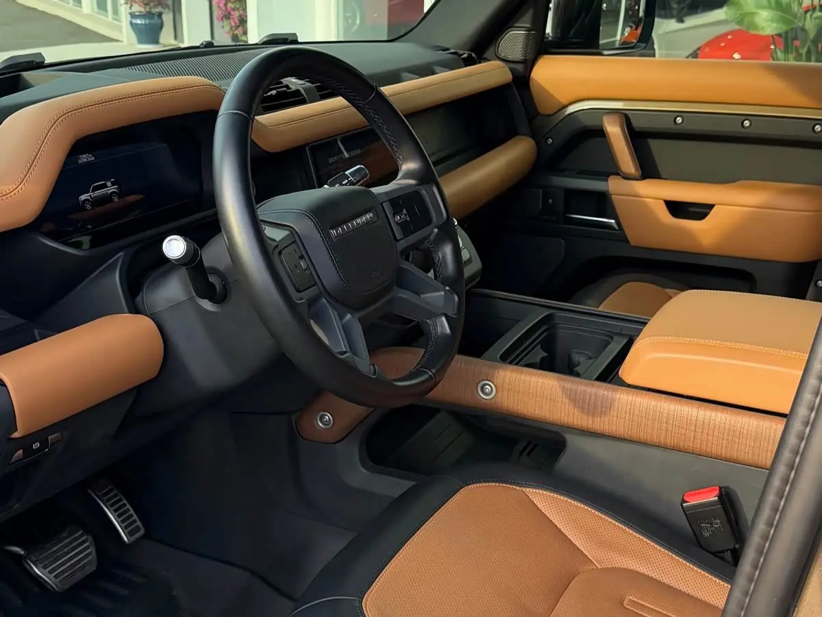 Land Rover Defender 2021 — Фото 6/11