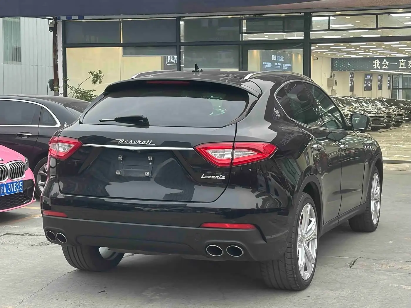 Maserati Levante 2018 — Фото 6/14