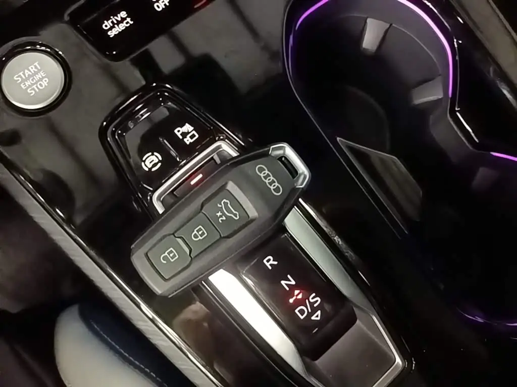 Audi A5L 2025 — Photo 9/20
