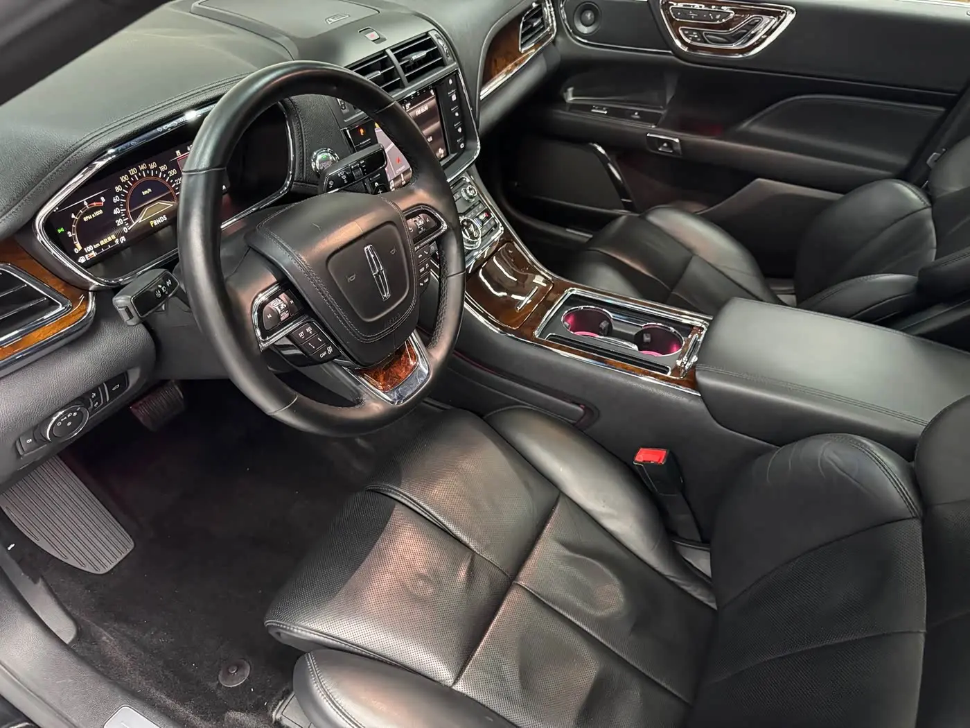 Lincoln Continental 2017 — Фото 16/19