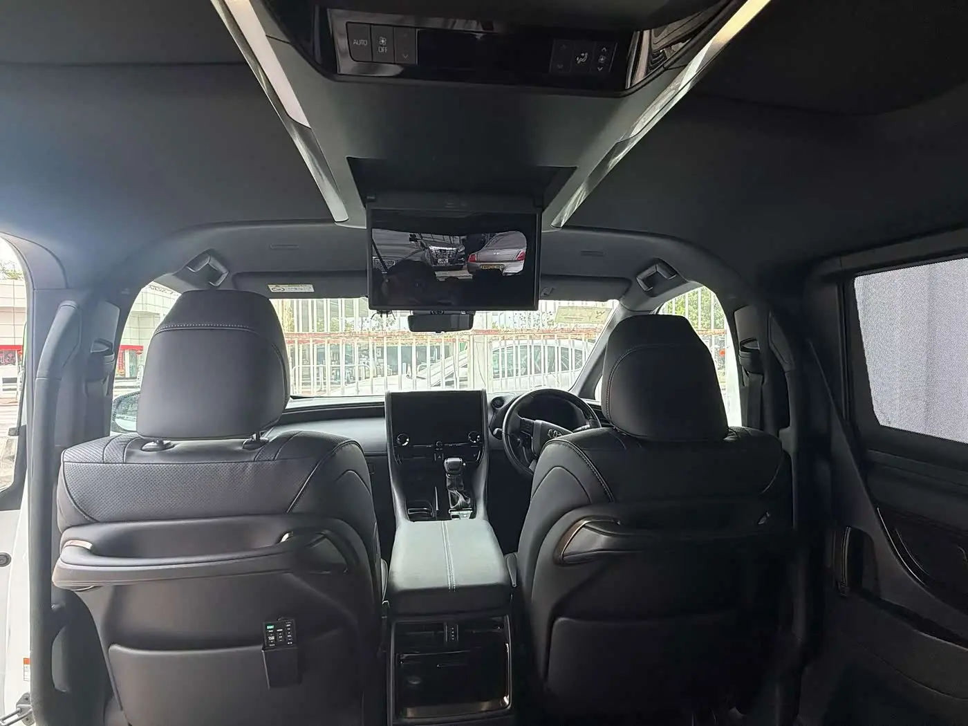 Toyota Alphard 2026 — ფოტო 10/11