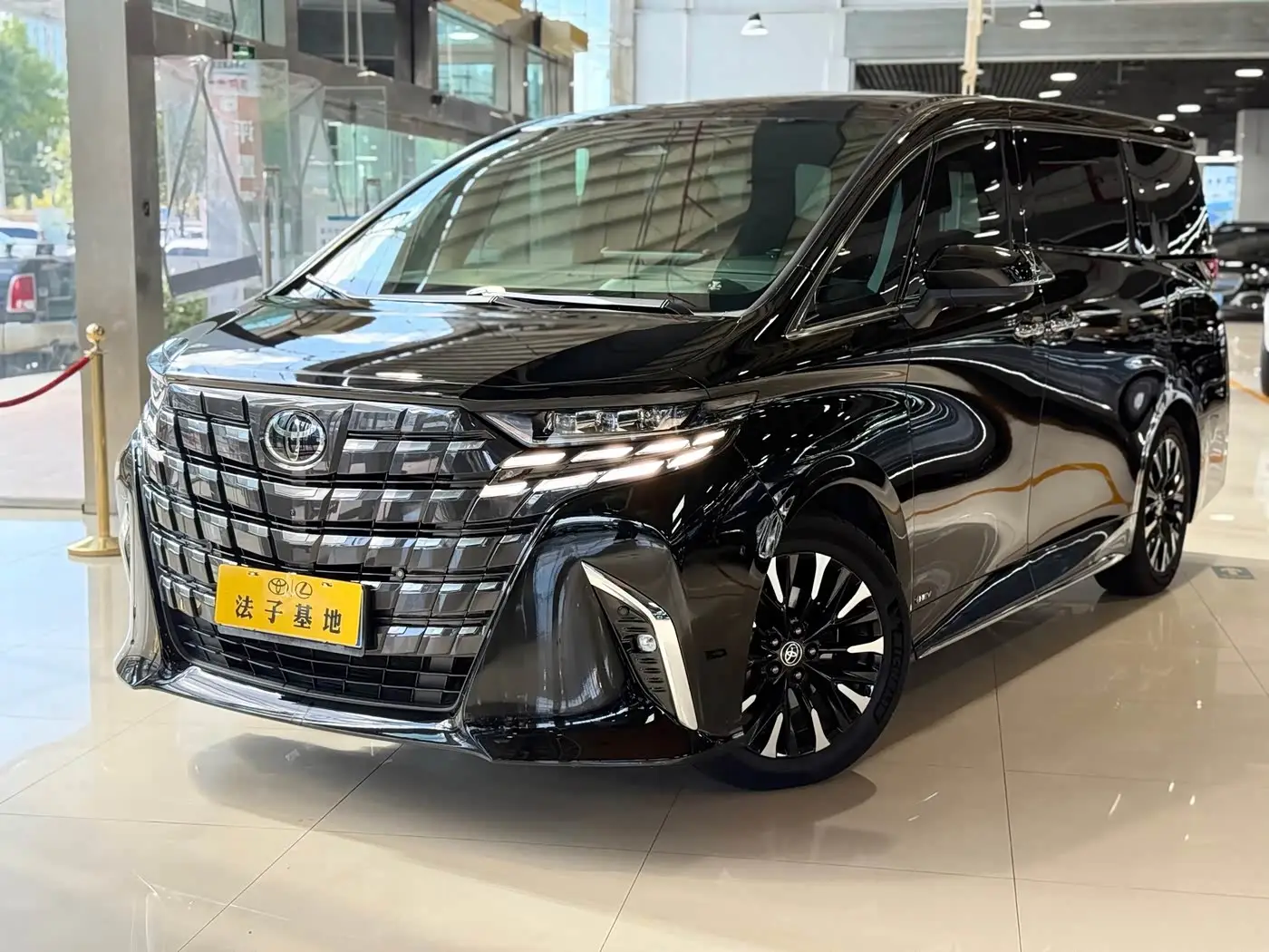 Toyota Alphard, 2023