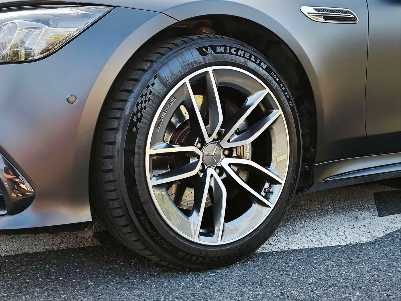 Mercedes-Benz AMG GT 2021 — Фото 4/18