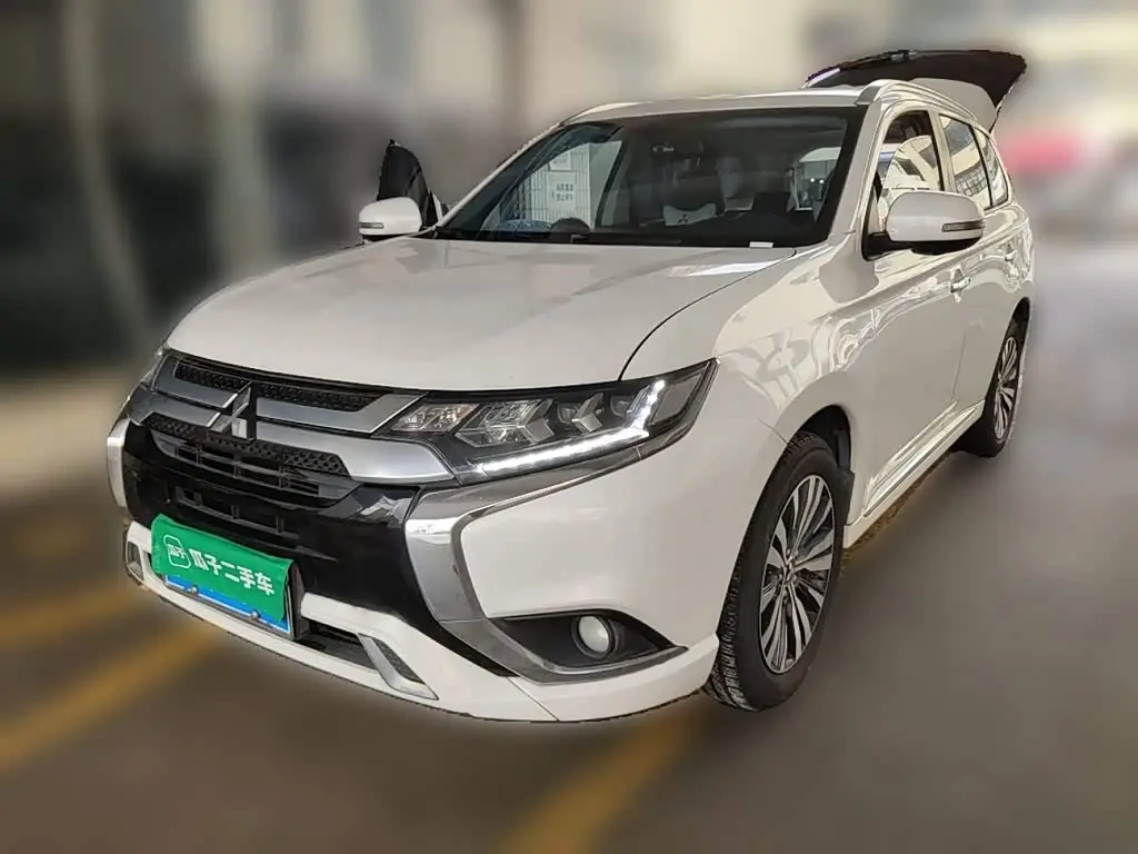 Mitsubishi Outlander 2021 — Şəkil 1/20