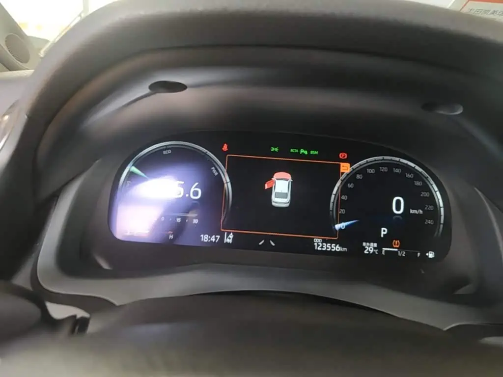 Toyota Camry 2021 — Photo 18/20