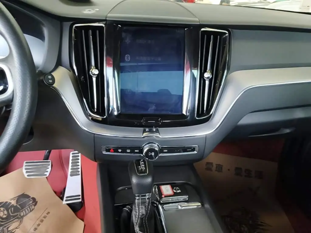 Volvo XC60 2018 — Фото 12/19