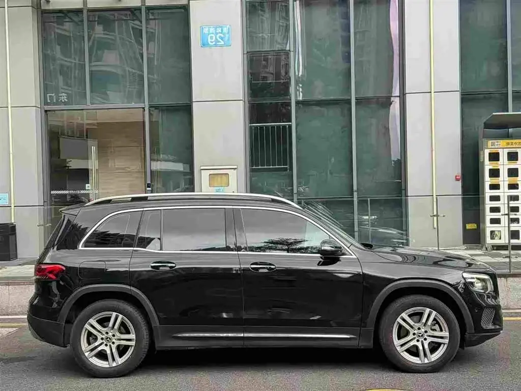 Mercedes-Benz GLB 2022 — Фото 4/10