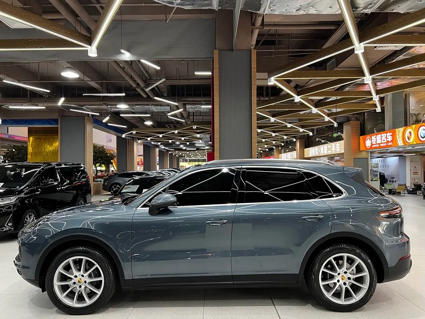 Porsche Cayenne 2018 — Photo 2/16