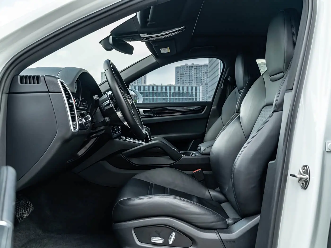 Porsche Cayenne 2019 — Photo 11/20