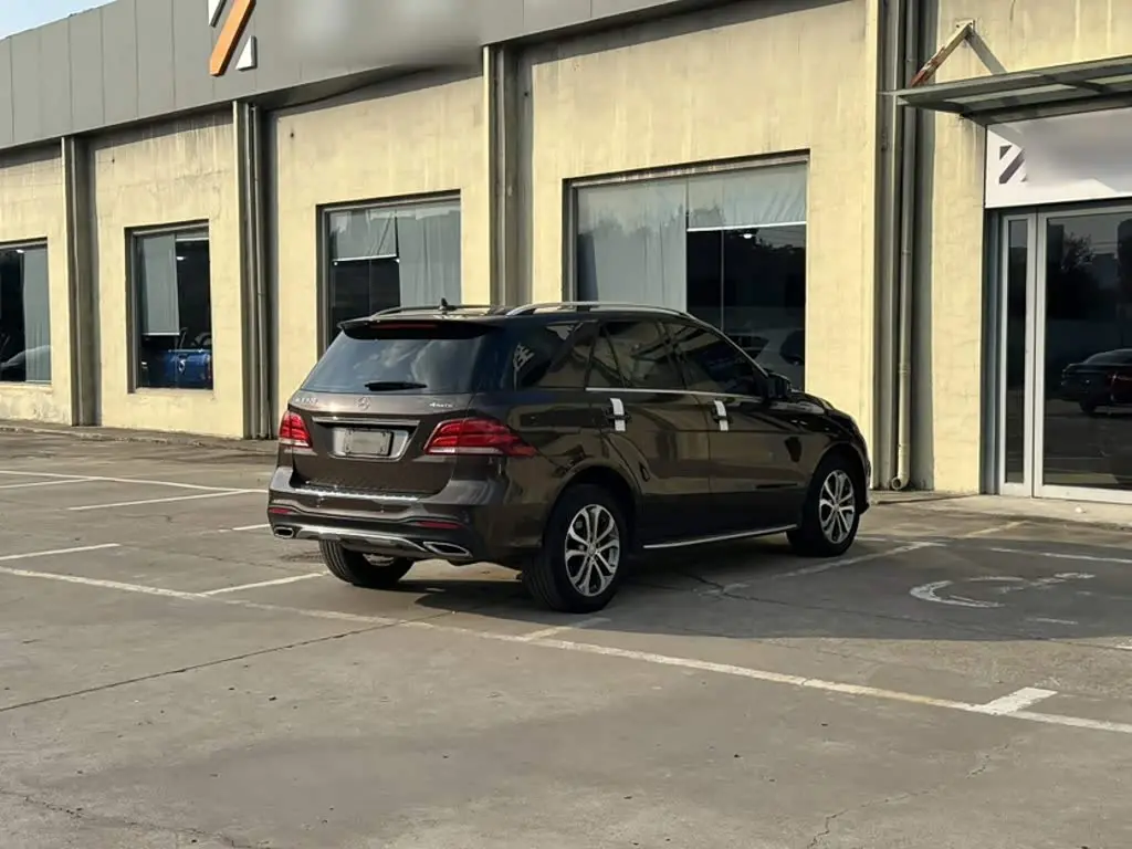 Mercedes-Benz GLE 2017 — Photo 12/19