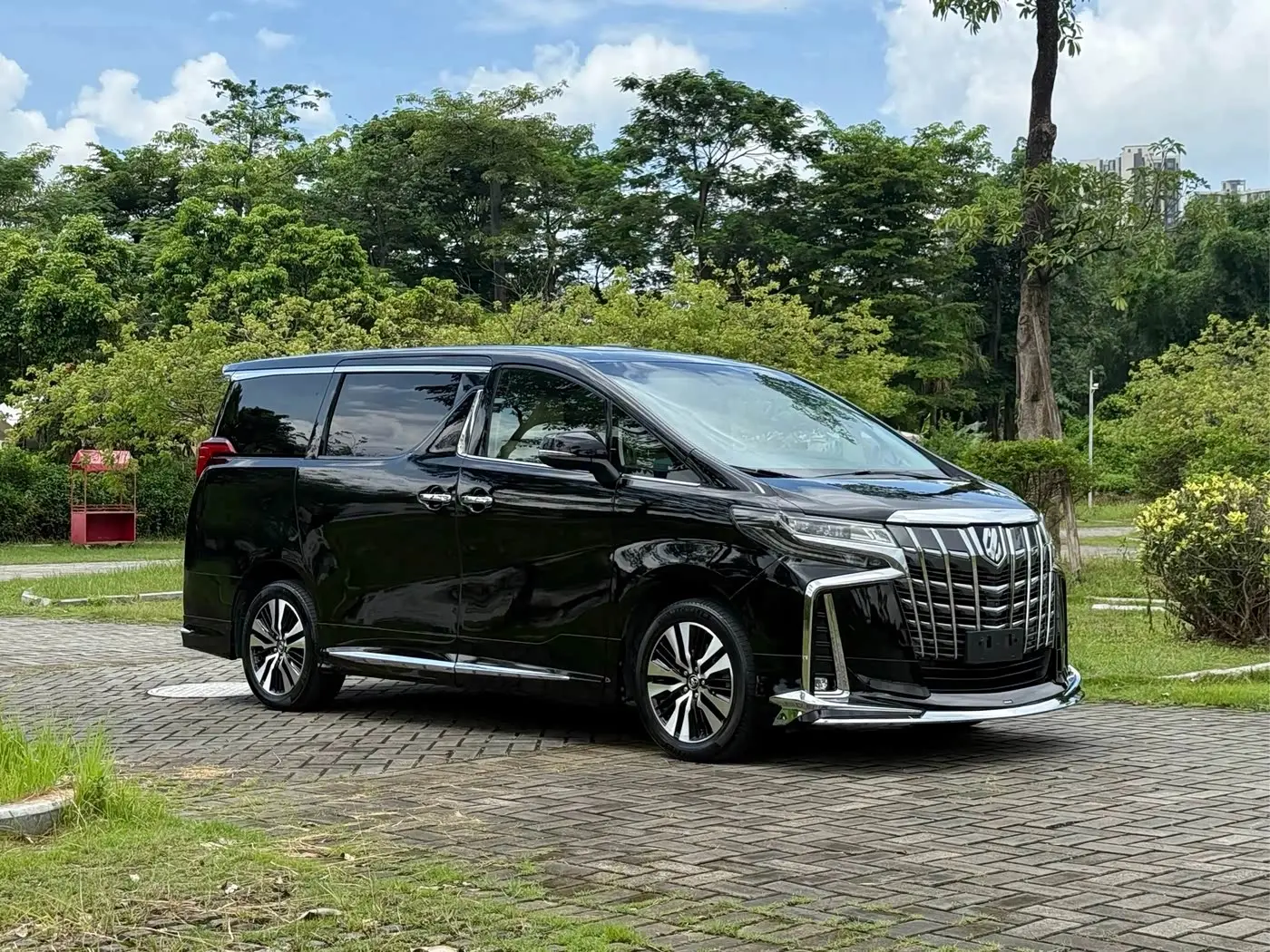 Toyota Alphard 2019 — Photo 3/20
