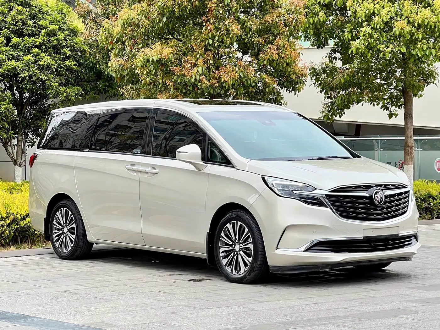 Buick GL8 2021 — Photo 3/16