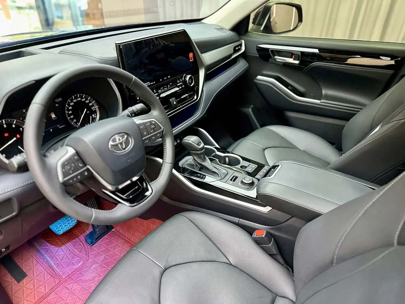 Toyota Highlander 2024 — Photo 4/11