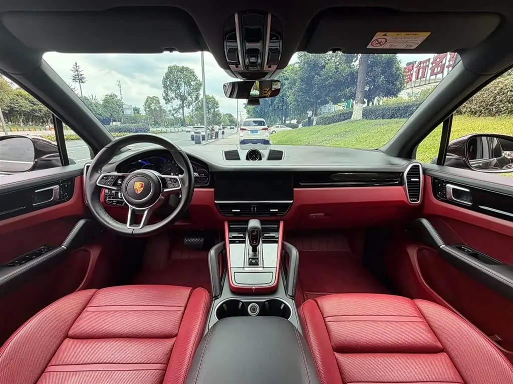 Porsche Cayenne 2020 — Photo 11/11