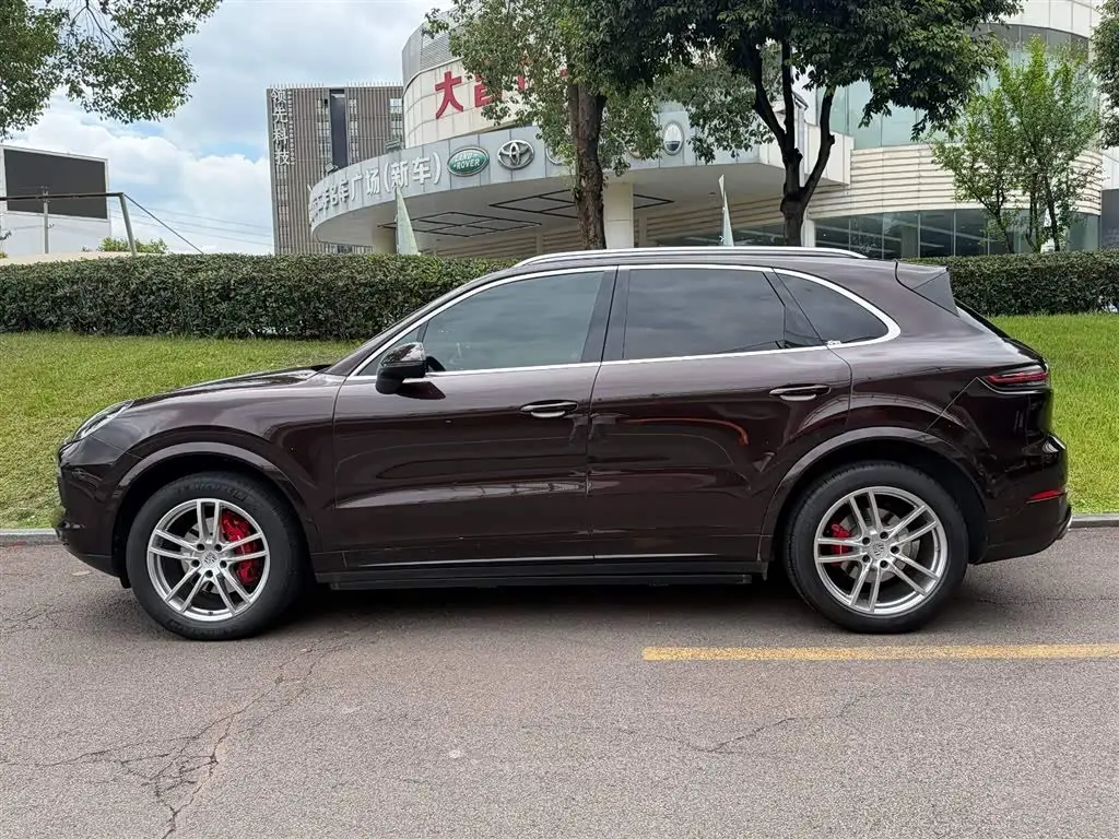 Porsche Cayenne 2020 — Photo 3/11