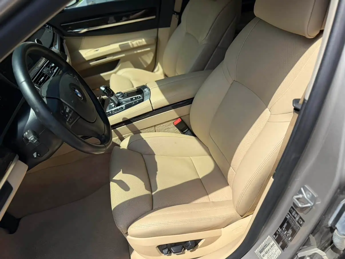 BMW 7 Series 2011 — Photo 19/20