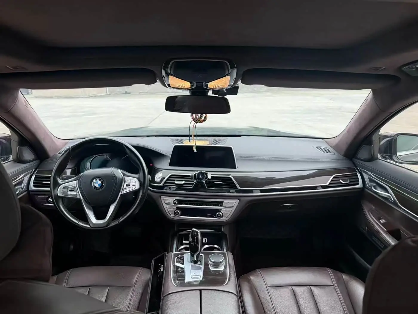 BMW 7 Series 2016 — ფოტო 2/8