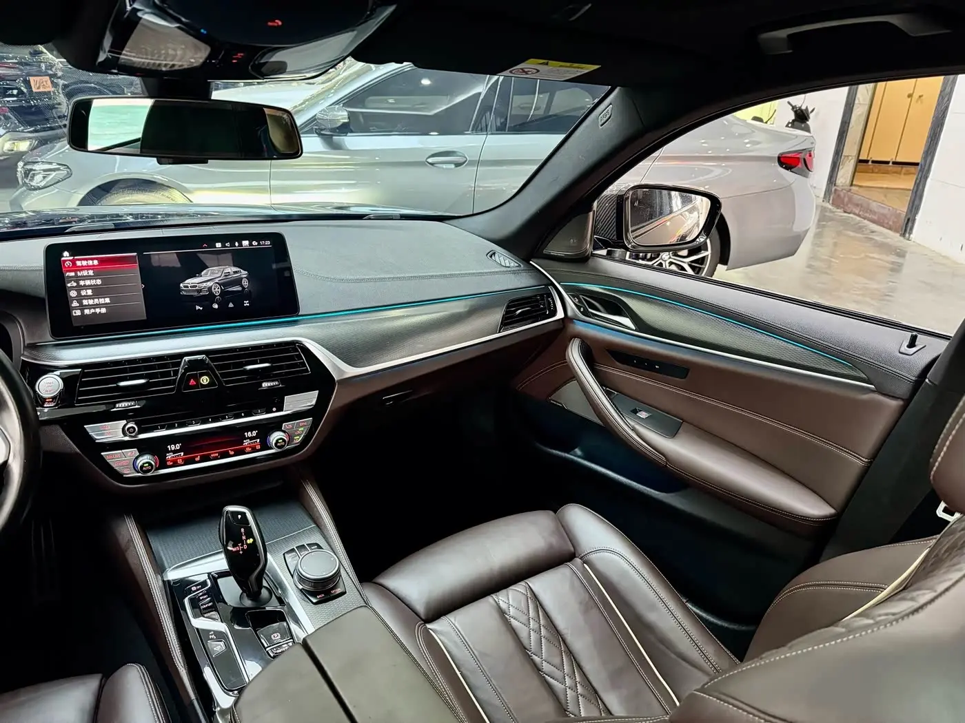 BMW 5 Series 2021 — Photo 8/17
