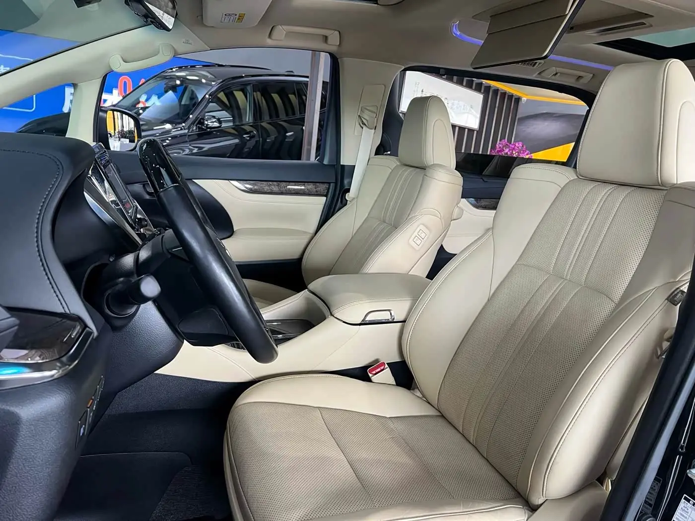 Toyota Vellfire 2020 — Photo 6/9