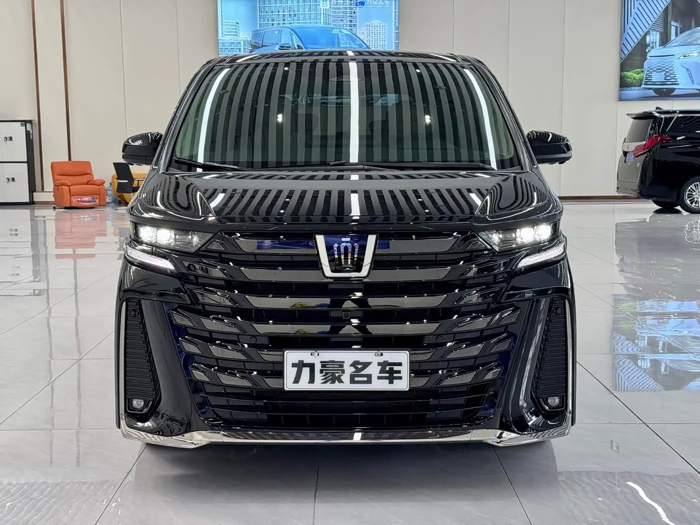 Toyota Vellfire 2026 — Фото 2/18