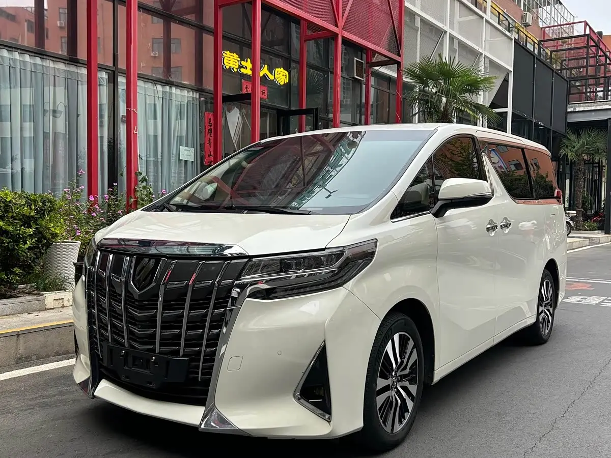 Toyota Alphard 2018 — Photo 1/20