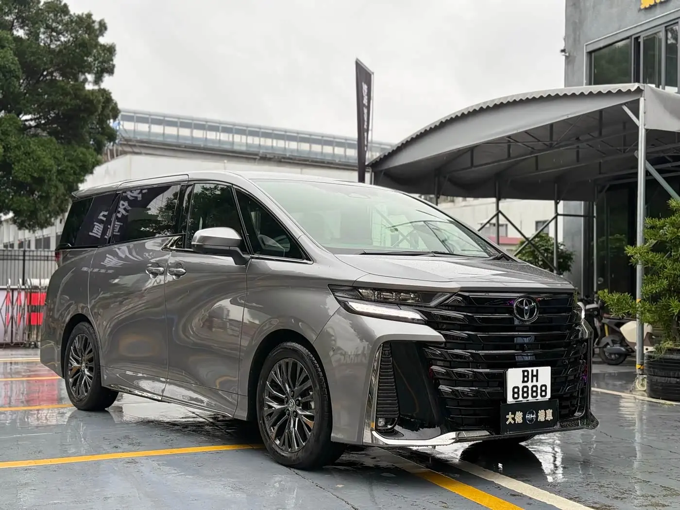 Toyota Vellfire 2026 — Photo 3/20