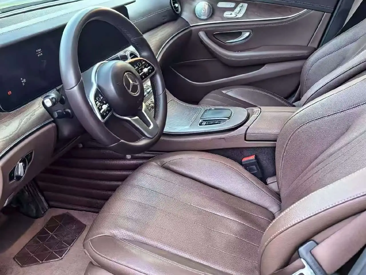 Mercedes-Benz E-Class 2019 — Photo 8/8