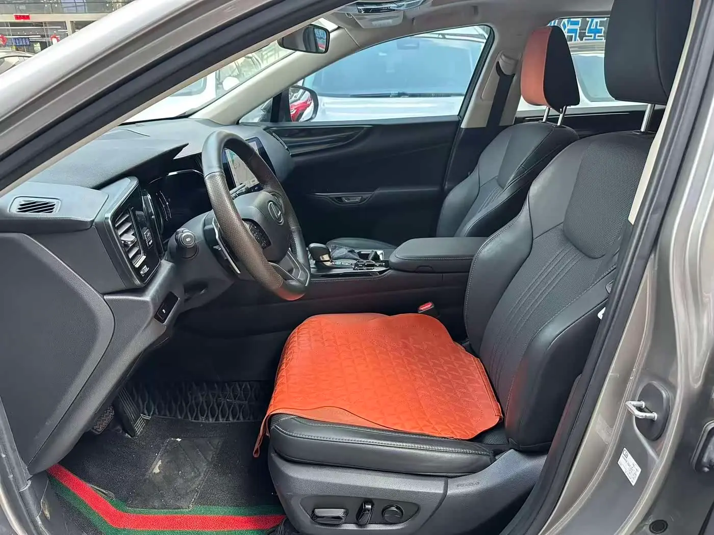 Lexus NX 2023 — Photo 4/13