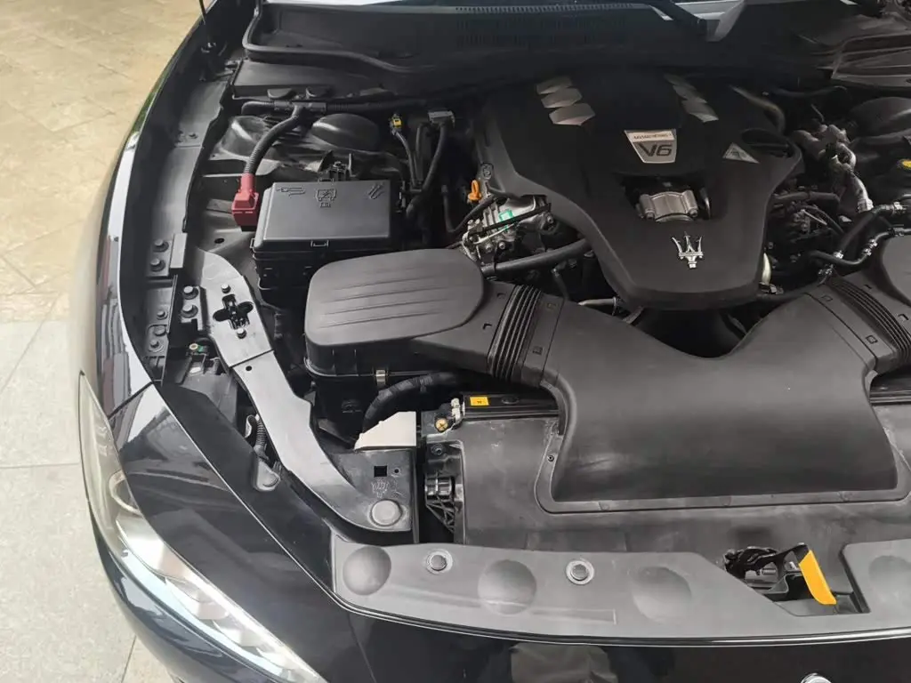 Maserati Ghibli 2018 — Şəkil 19/20