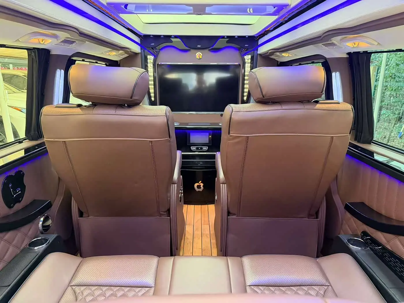 Mercedes-Benz V-Class 2017 — Photo 18/18
