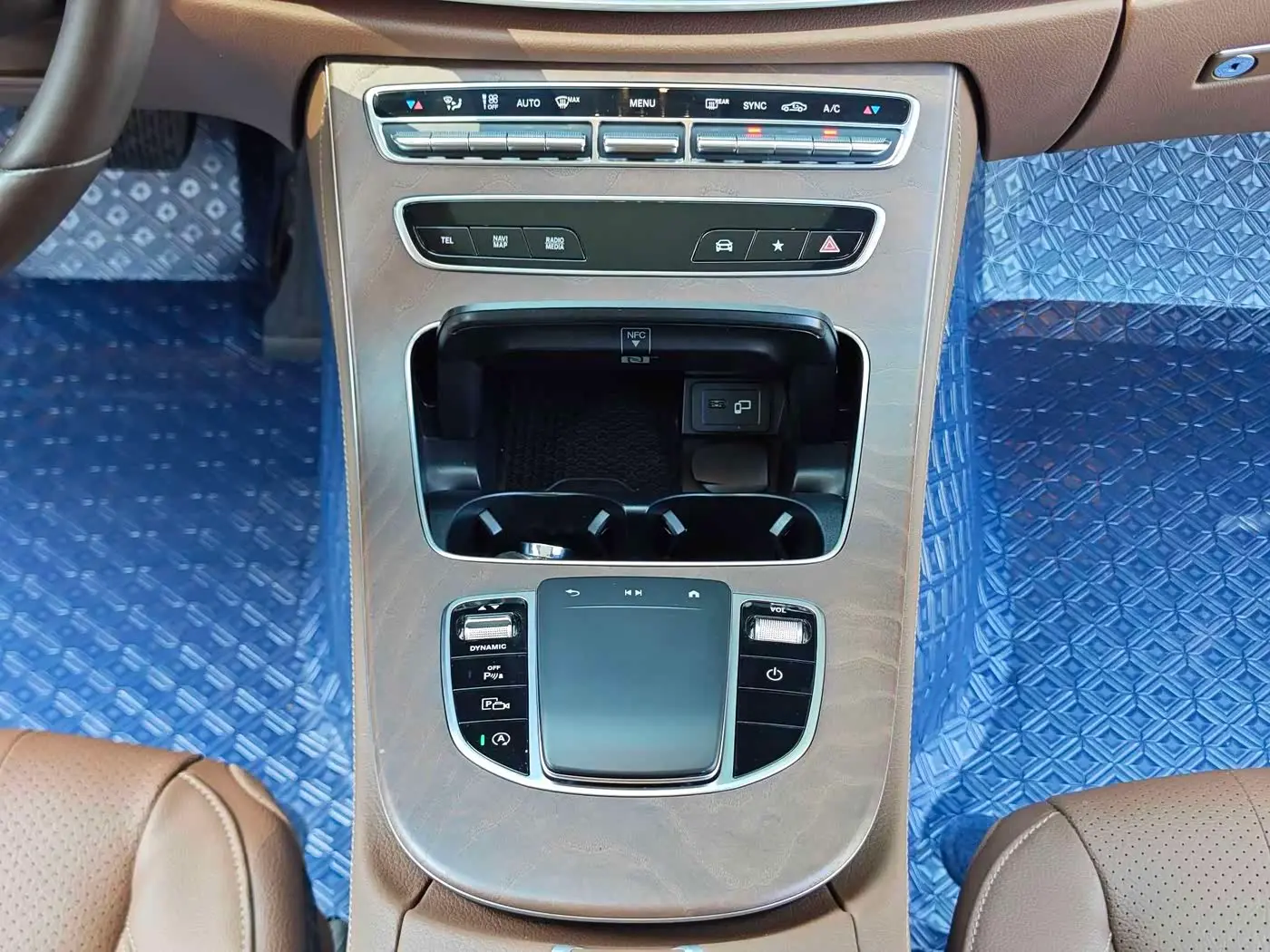Mercedes-Benz E-Class 2021 — Photo 11/20