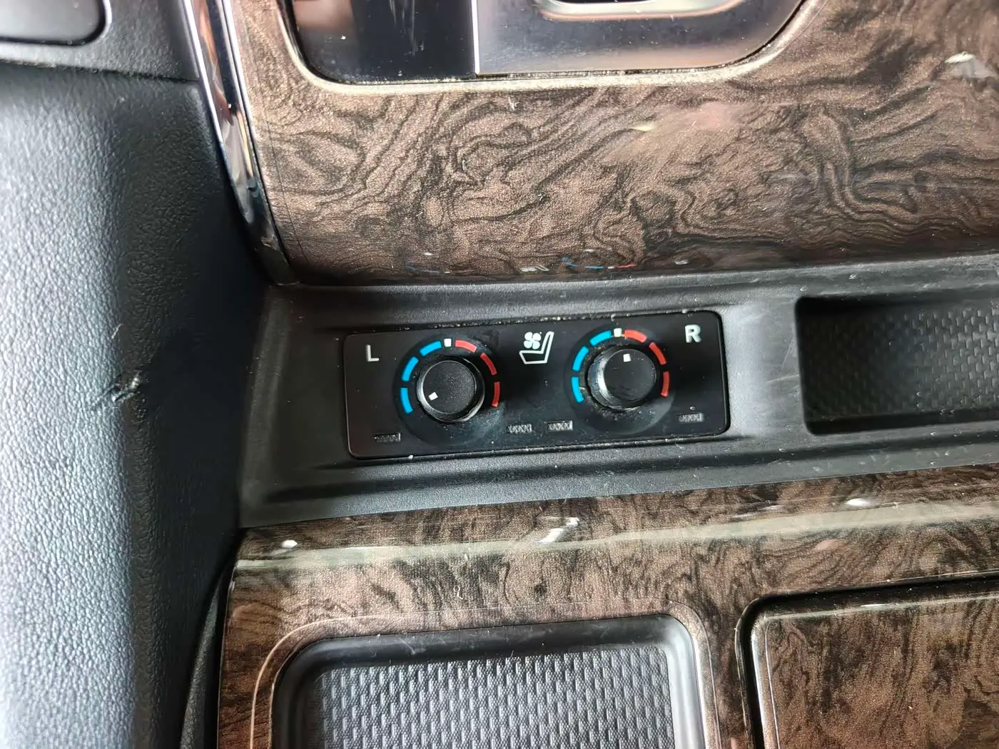 Toyota Alphard 2018 — Photo 19/20