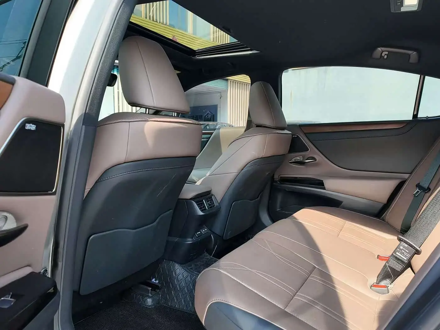 Lexus ES 2024 — ფოტო 6/9