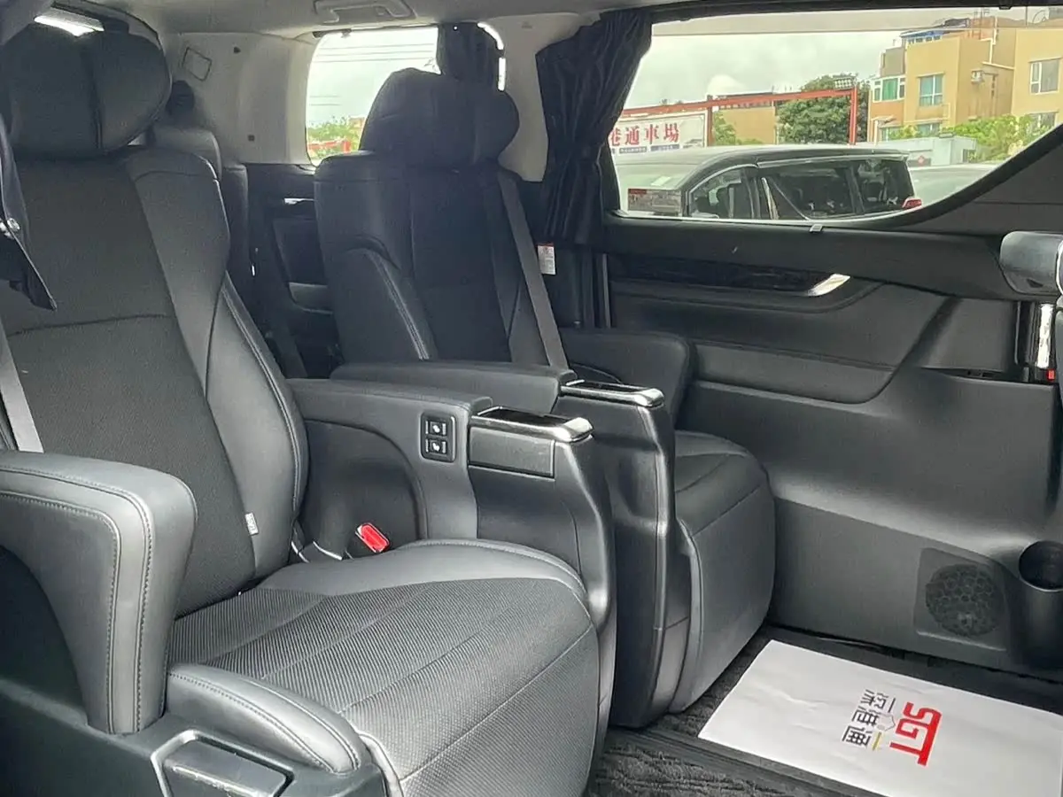 Toyota Alphard 2021 — Photo 9/16