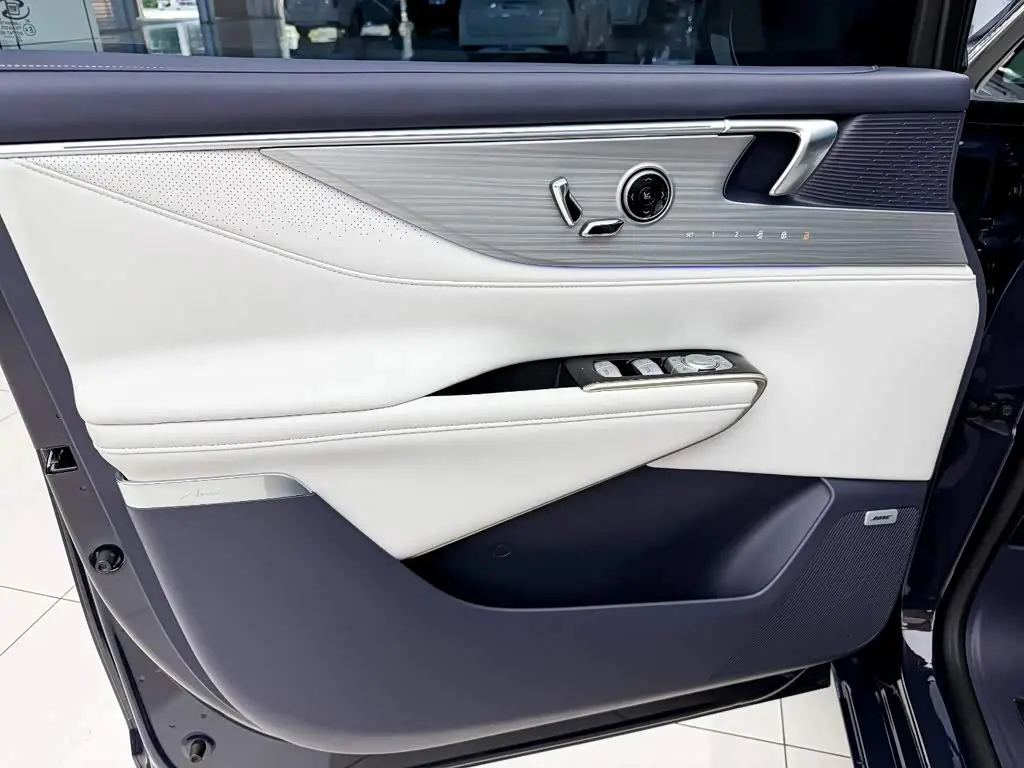 Buick GL8 New Energy 2025 — Photo 6/16