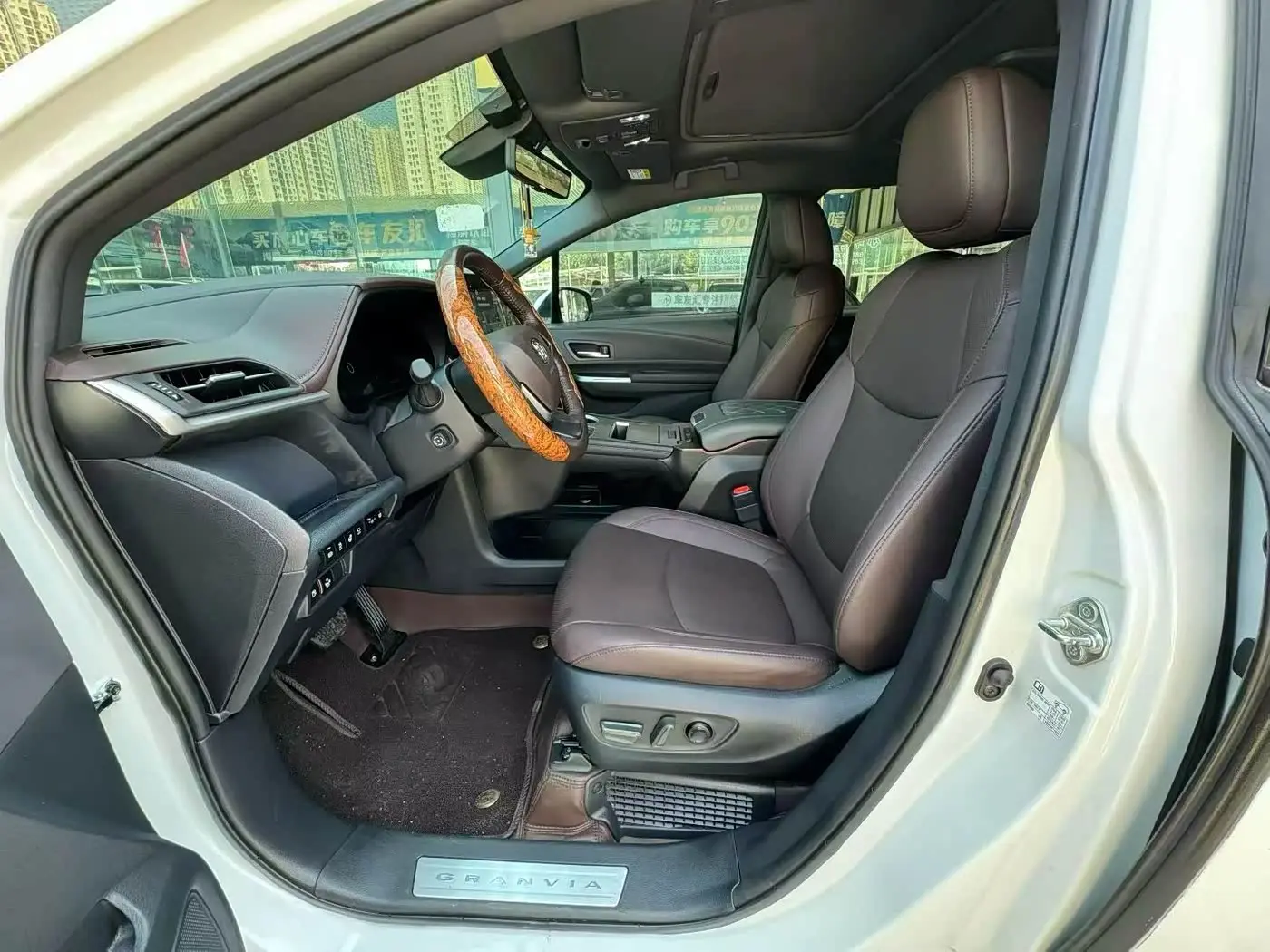 Toyota Granvia 2024 — ფოტო 4/9