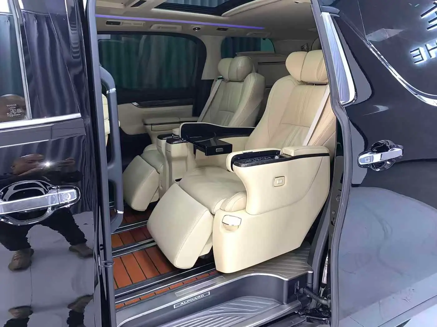 Toyota Alphard 2019 — Photo 9/20