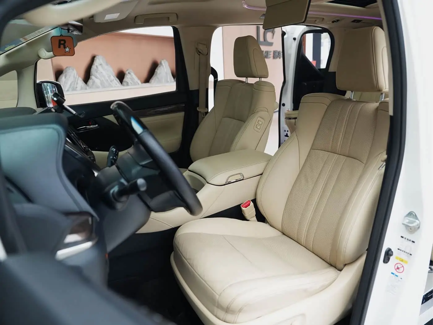 Toyota Alphard 2019 — Фото 9/14