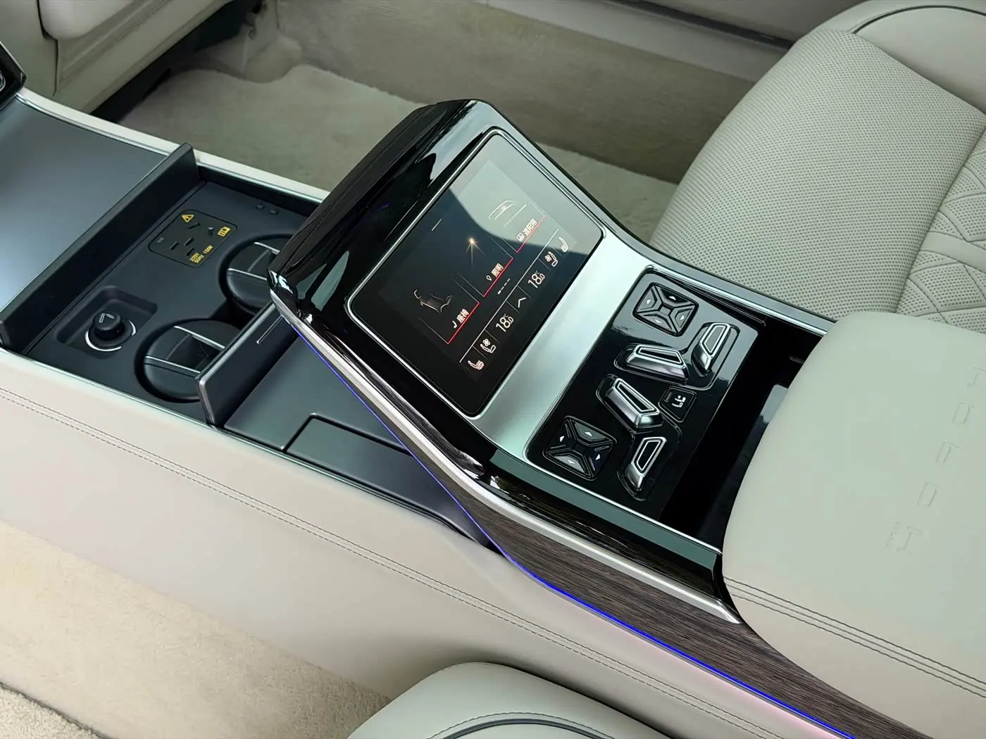 Audi A8 2022 — Şəkil 15/20