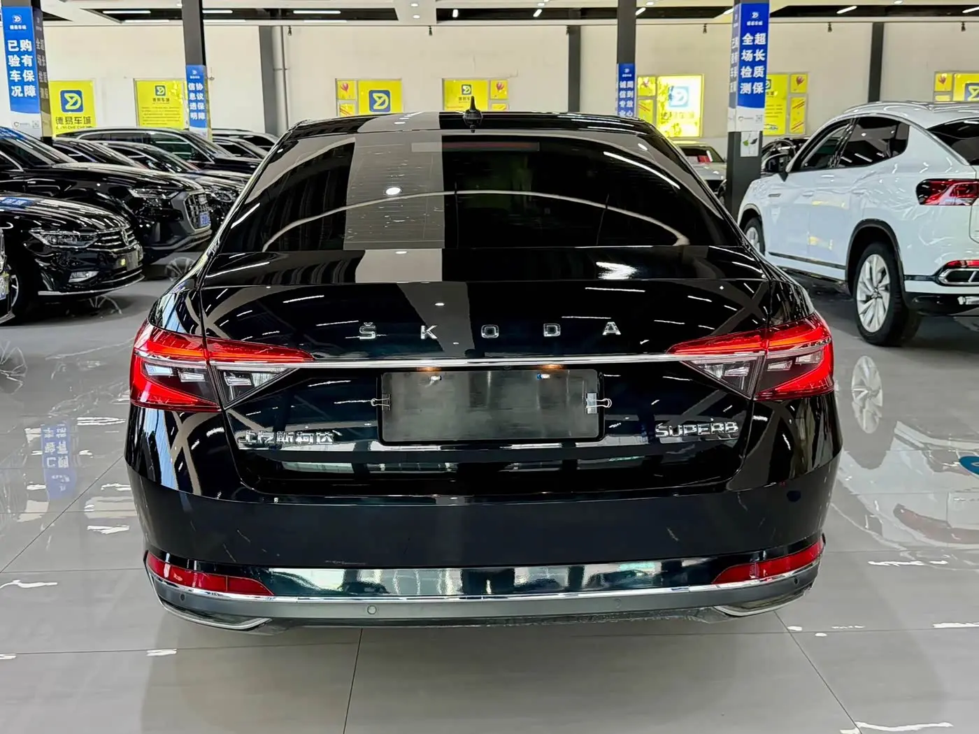 Škoda Superb 2023 — Photo 11/15