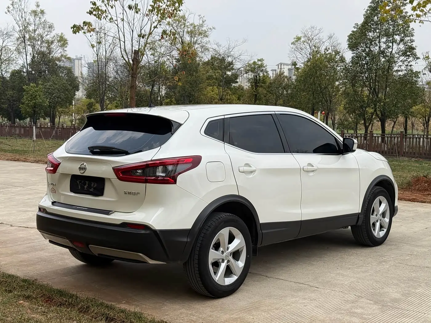 Nissan Qashqai 2023 — ფოტო 4/8