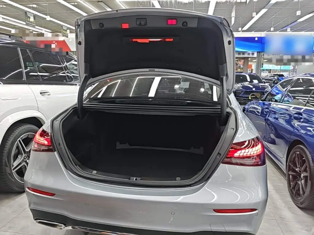 Mercedes-Benz E-Class 2022 — Photo 19/20