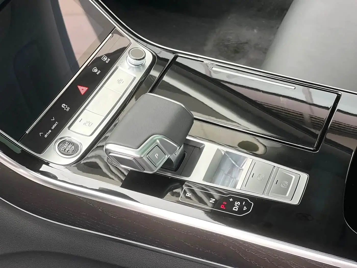 Audi A8 2024 — Photo 5/9