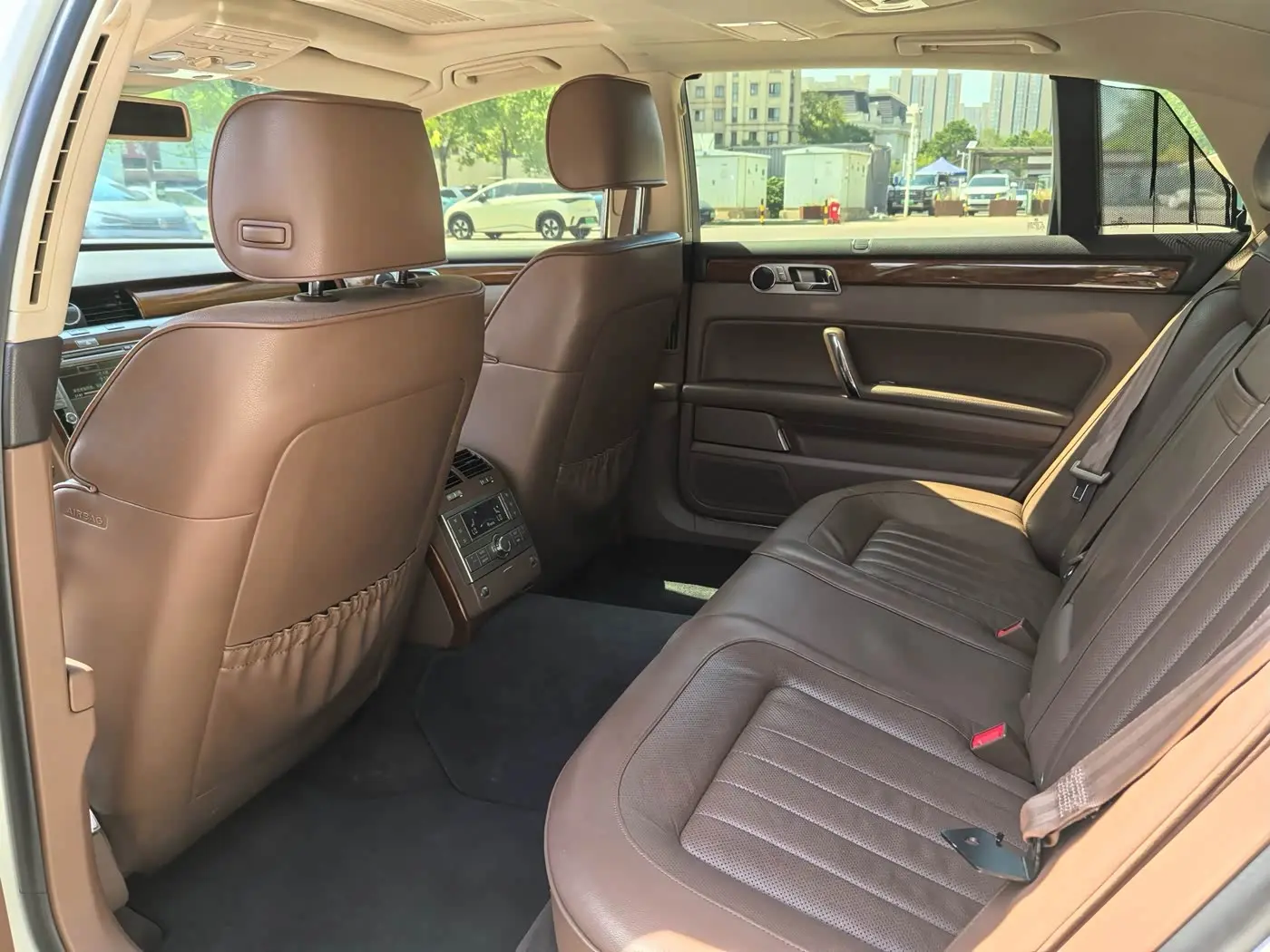 Volkswagen Phaeton 2014 — Photo 10/12