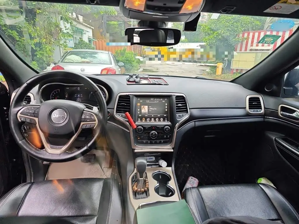 Jeep Grand Cherokee 2019 — Photo 13/20