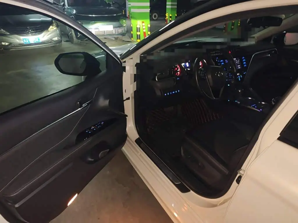 Toyota Camry 2018 — Photo 14/20